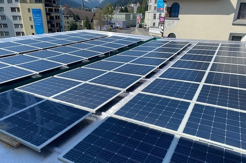 최신 회사 사례 SABIC 및 SOLARGE 쇼케이스 개발 및 경량 원형 태양광 패널의 상업화