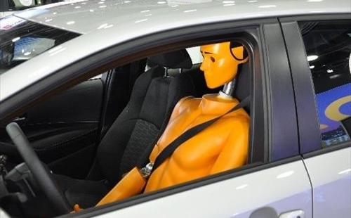 최신 회사 사례 SABIC SOLUTIONS FOR AUTOMOTIVE: 충돌 및 안전